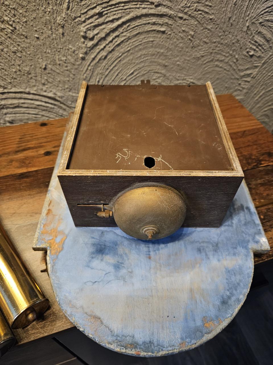 Antieke Junghans wandklok met handgeschilderde details