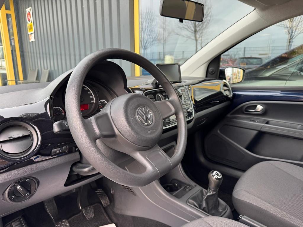 Volkswagen UP! 1.0 move up! bluem.