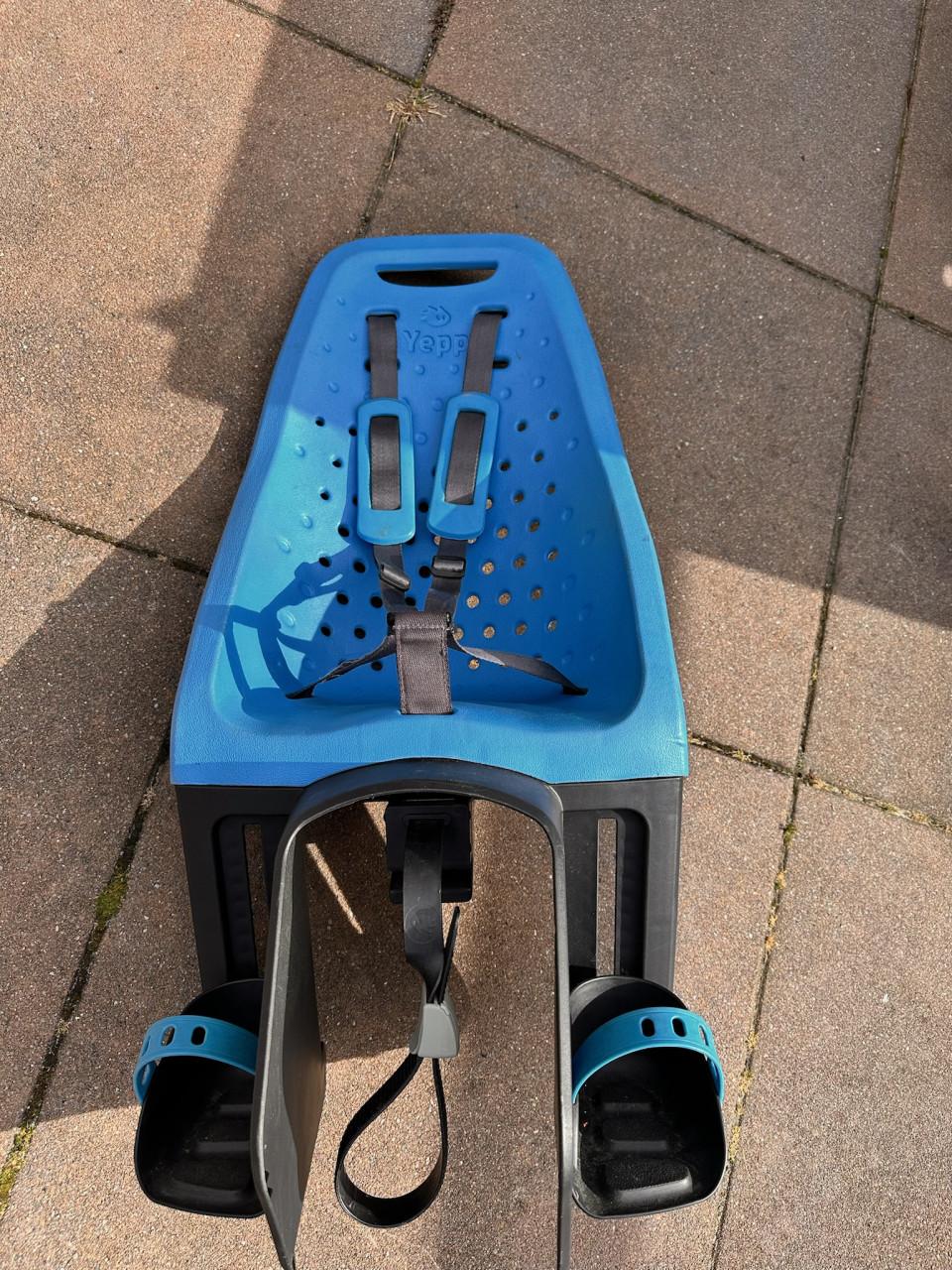 Te koop Yepp fietsstoeltje voor achterop de fiets in de kleur blauw