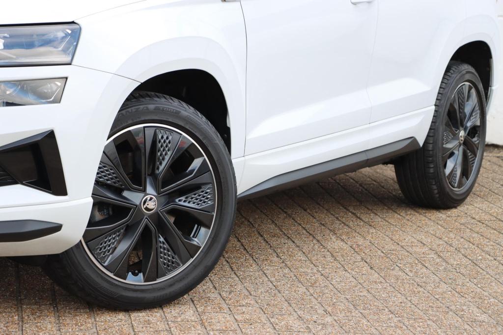 Skoda Karoq 1.5 tsi sportline 150pk dsg7 voor+achterbankverwarming | stuurv