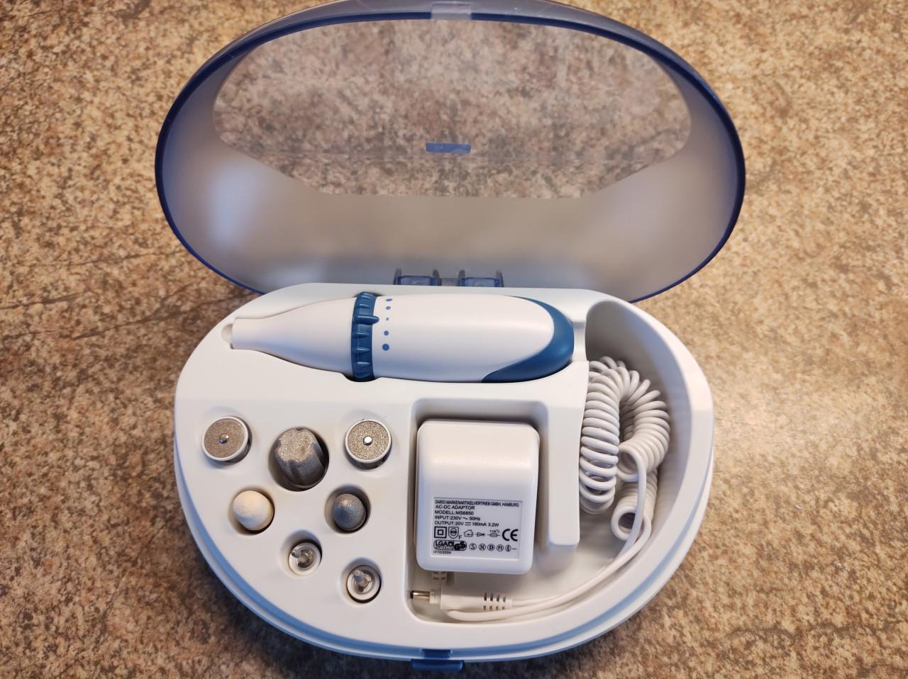 Nagelverzorgings- set. Electrisch en in keurige staat.