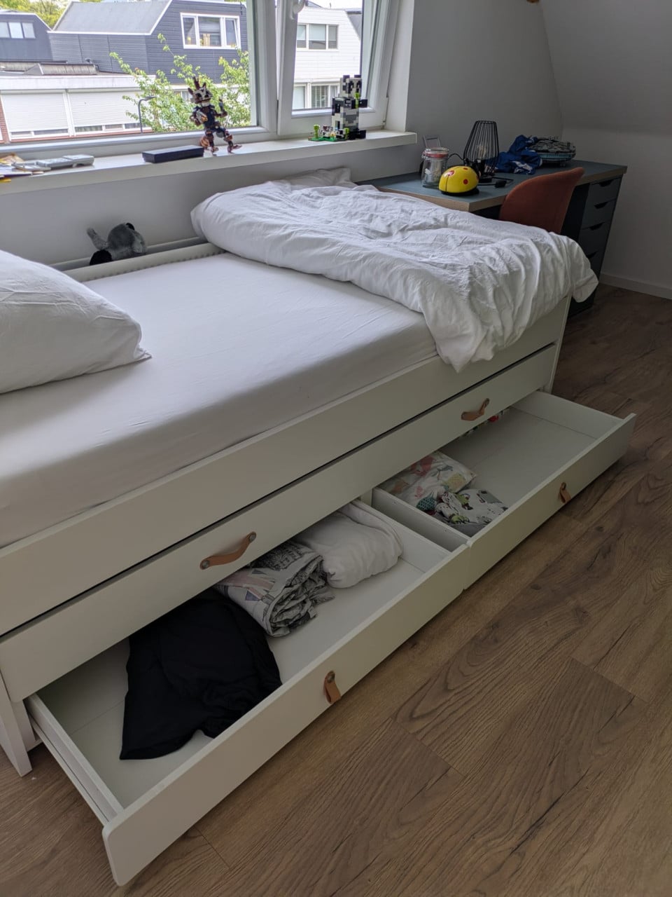2 x Ikea bed met 2 lades