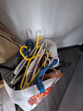 Tas vol kledinghangers