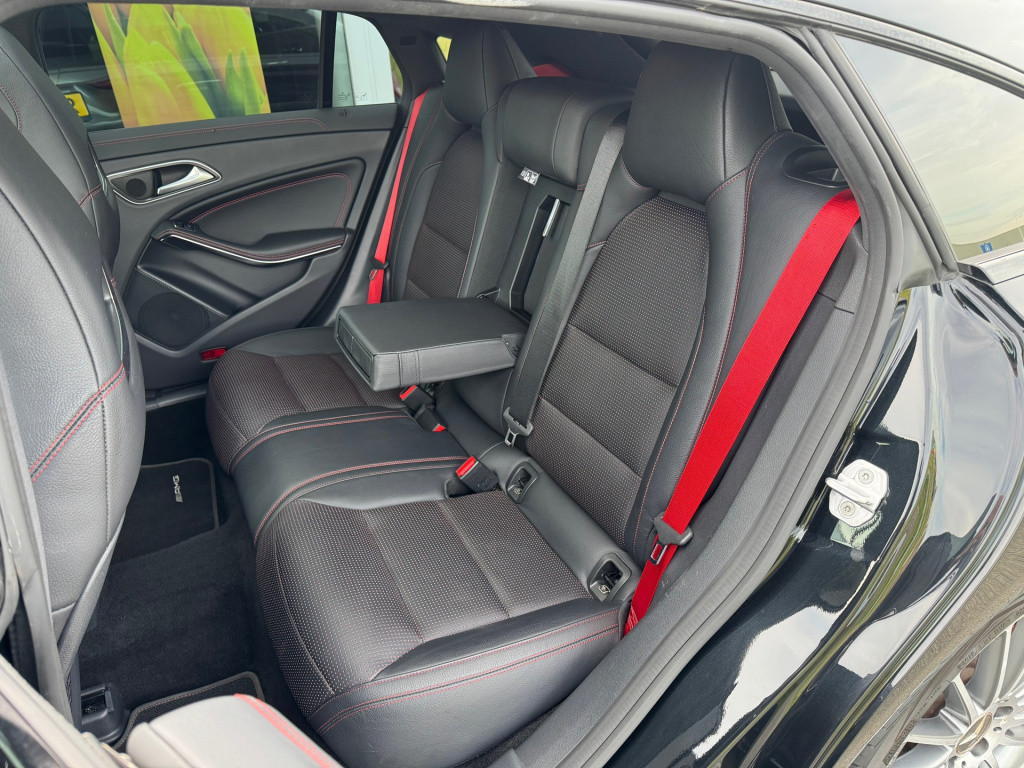 Mercedes-Benz Cla shooting brake amg 45 4matic night / automaat / panoramad