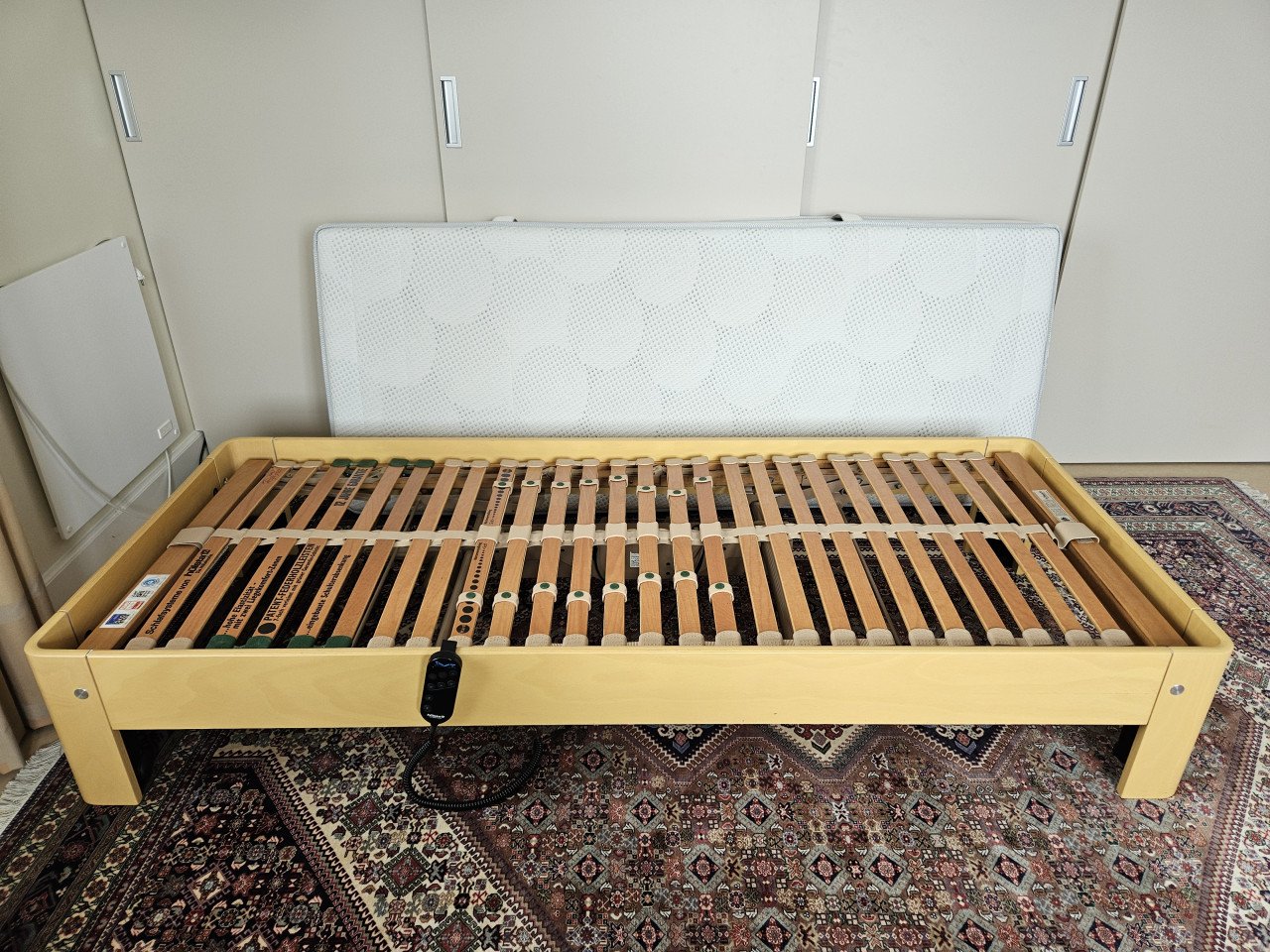 Auping Auronde bedombouw met gemotoriseerde lattenbodem van Hulsta