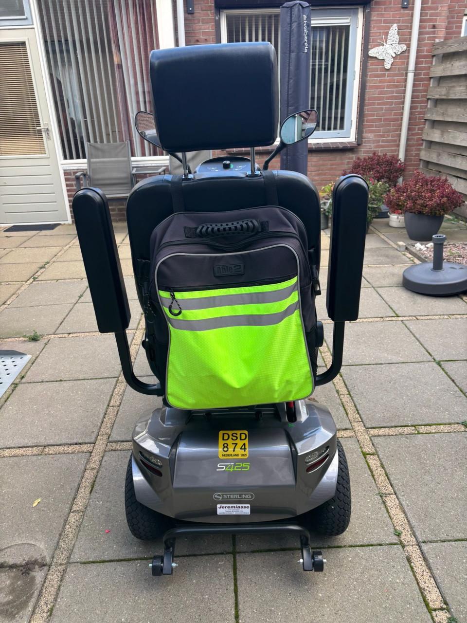 Scootmobiel Sterling S245, grijs.