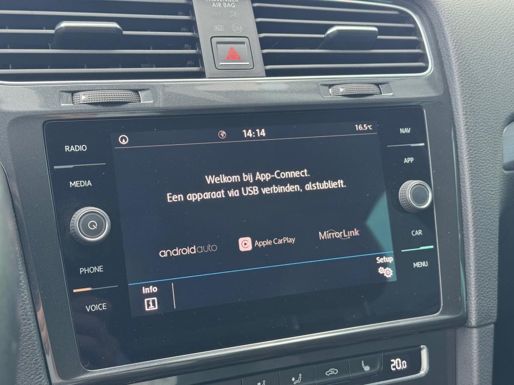 Volkswagen Golf 1.0 tsi * massage stoel * camera * carplay * stoelverwarmin