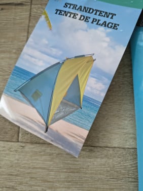 Nieuwe strandtent, windtent, schaduw tent in zak, blauw-geel. Nieuw!