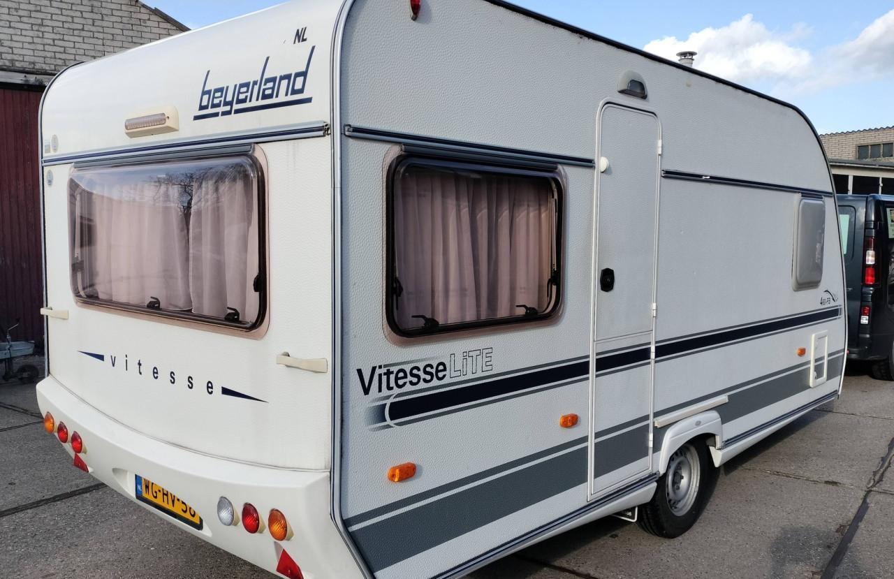 Beyerland 460 met voortent en luifel