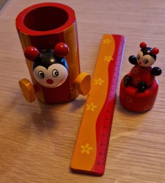 Pennenbakje,liniaal,puntenslijper