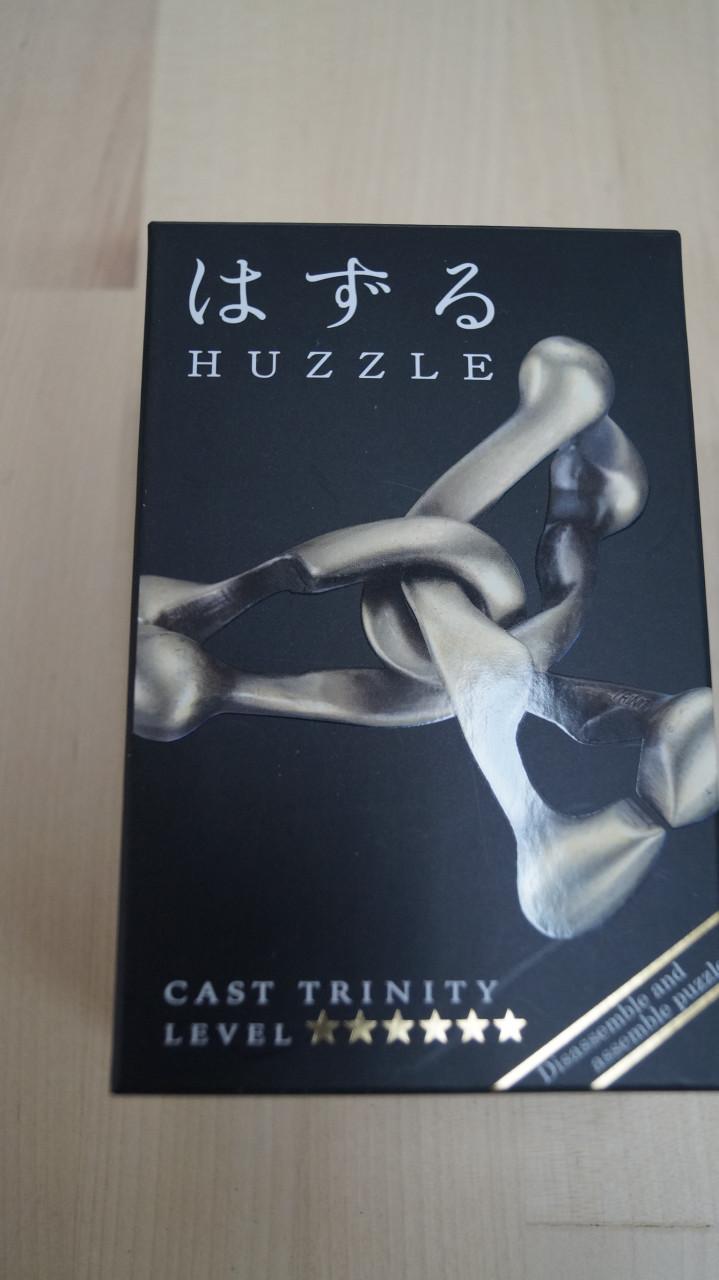 2x Huzzle puzzle, cast Trinity en cast Dolce