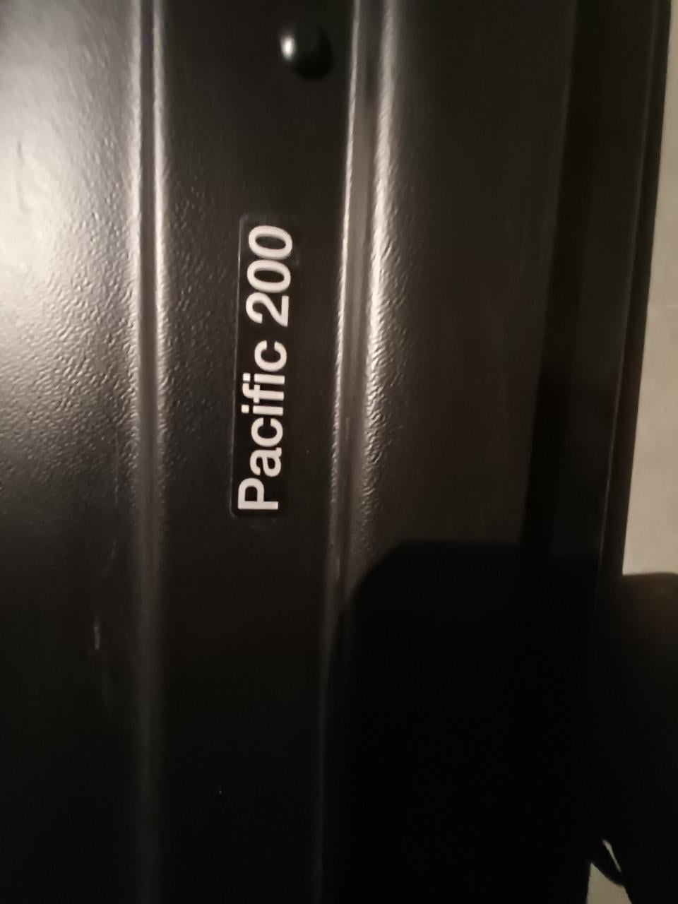 THULE Dakkoffer 200M
