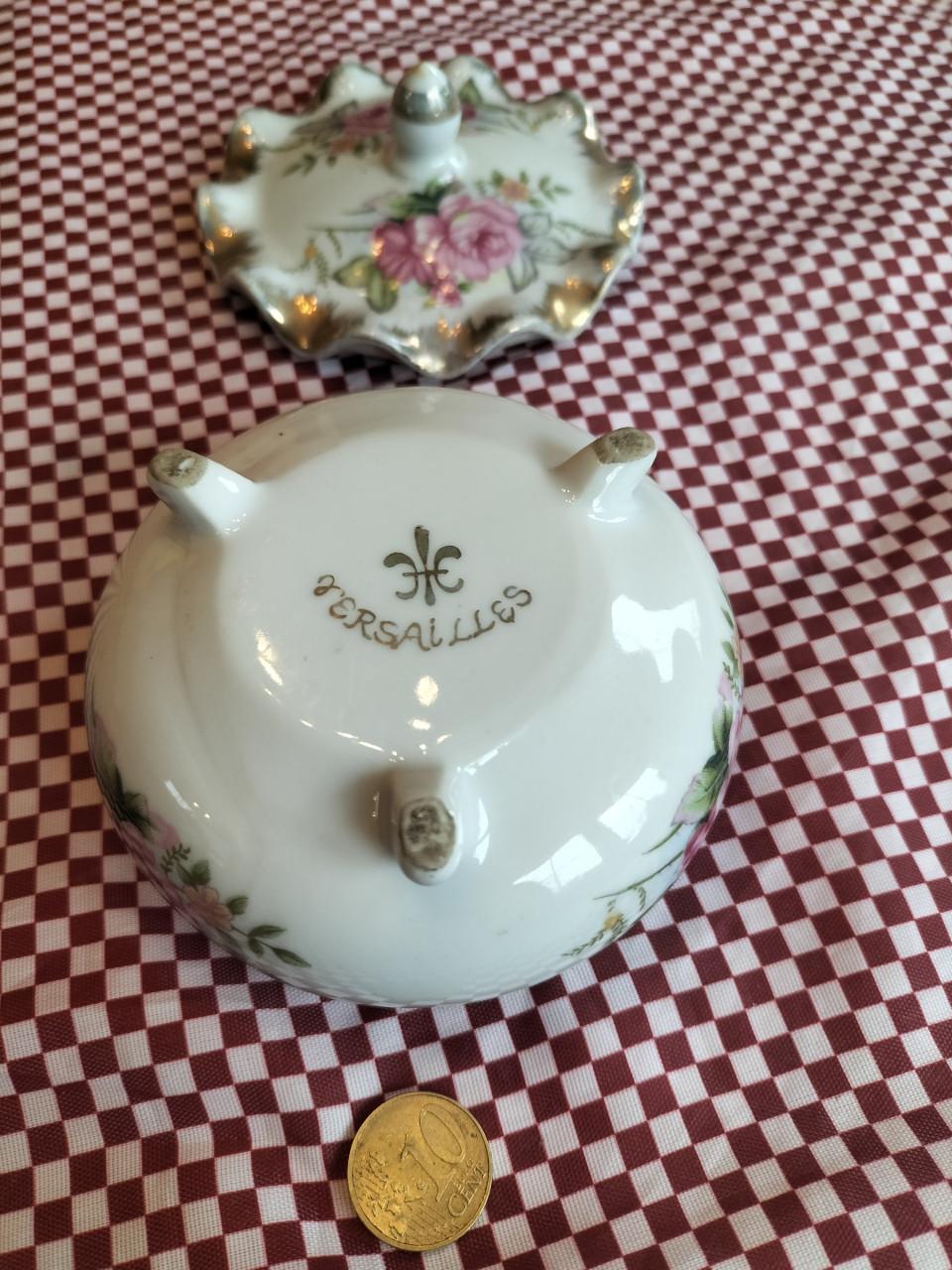 Porselein bonbonniëre