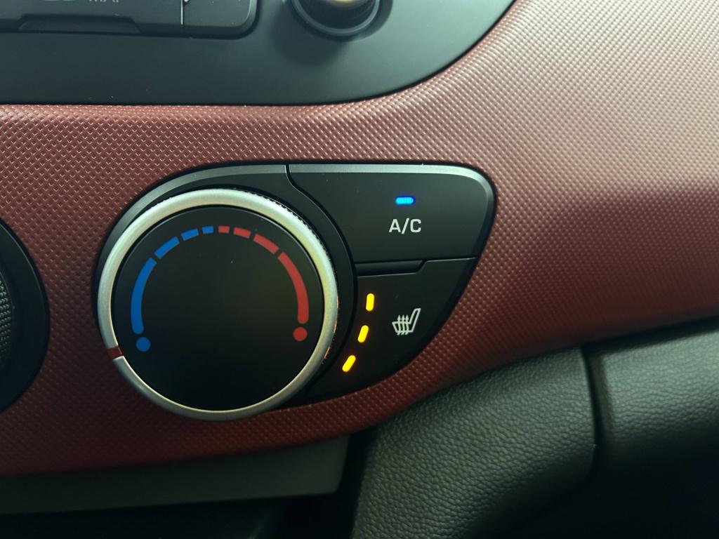 Hyundai I 10 occasion 1.2i | grijs | tweedehands hyundai i10 | airco | pano
