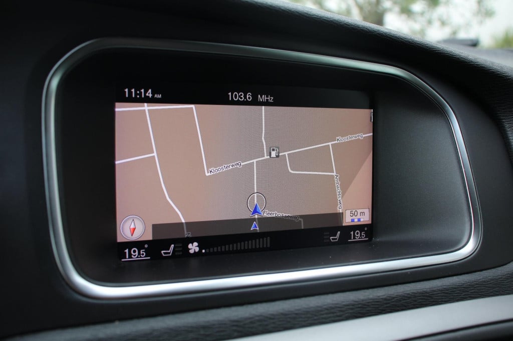 Volvo V40 2.0 t2 momentum - navi - cruise - grootlicht ass - led - pdc - st