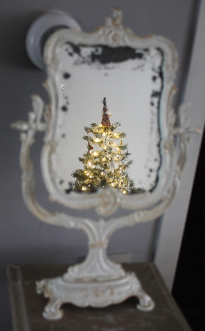 Mooie zware barok spiegel op voet