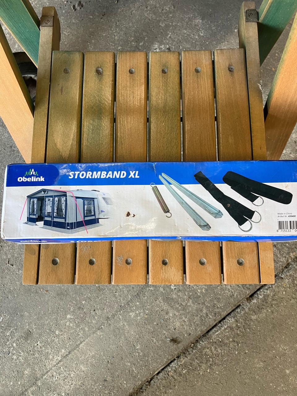 Twee sets stormbanden.