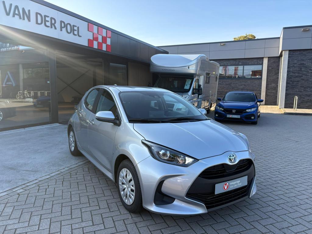 Toyota Yaris 1.5 hybrid 115 business