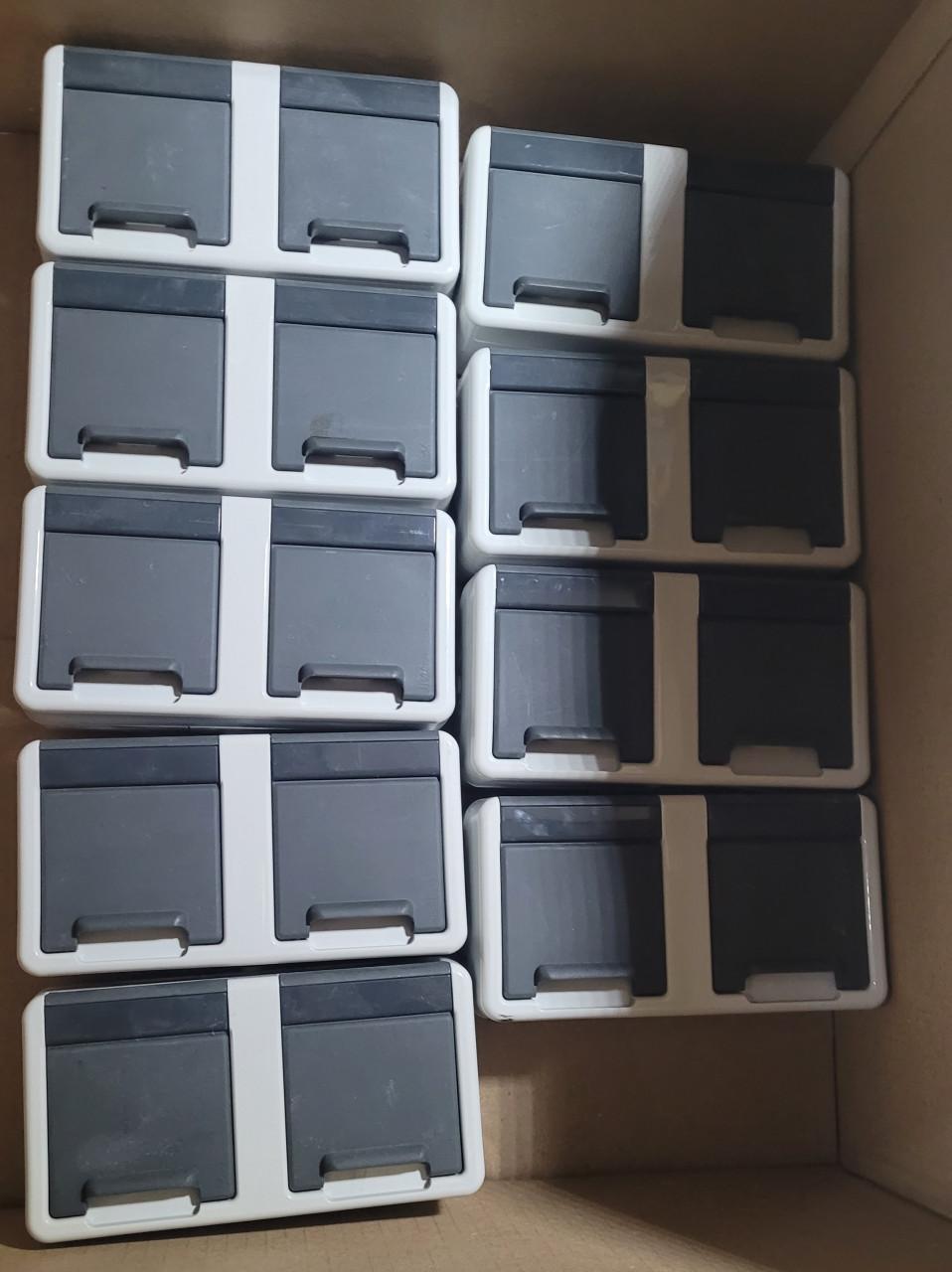 Gira Spatwaterdicht Dubbel Wcd met randaarde - Horizontaal