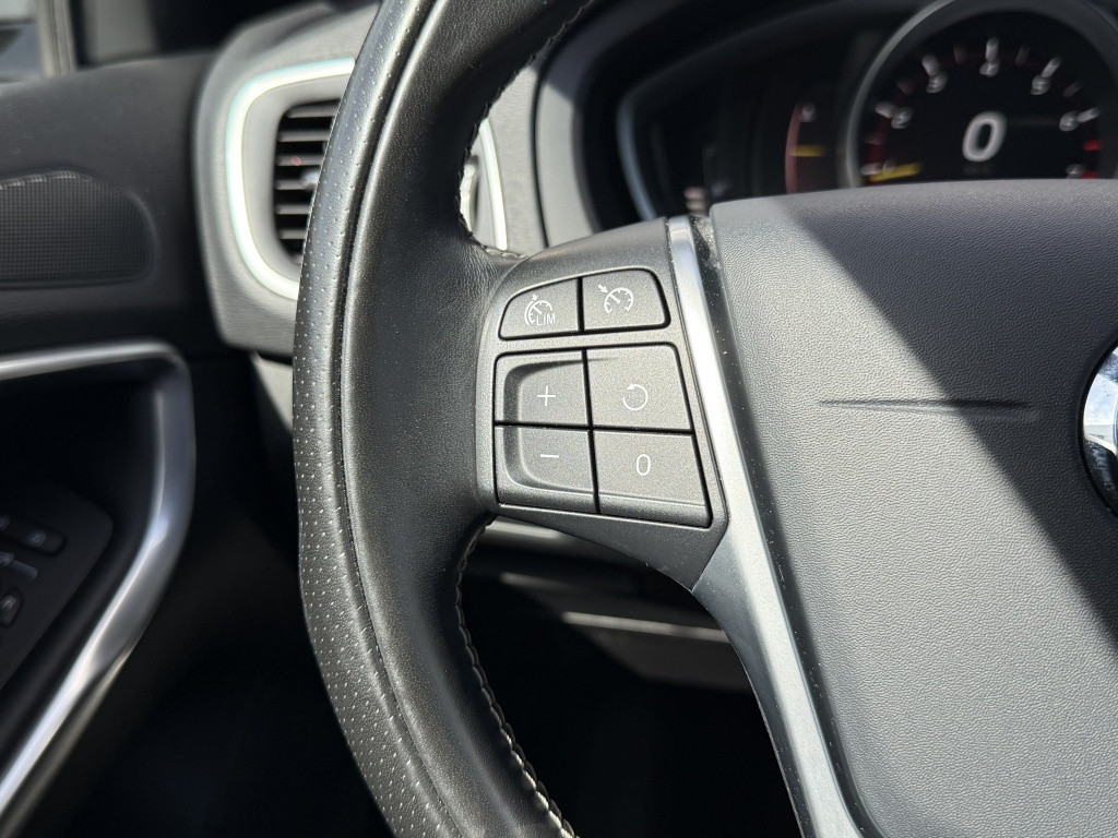 Volvo V40 t3 153pk aut6 polar+ sport| panodak| camera| trekhaak| keyless|