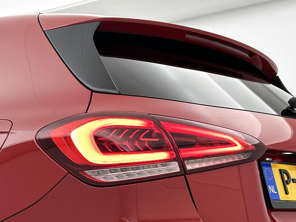 Mercedes-Benz A-Klasse 200 business solution amg | automaat | half leder | 