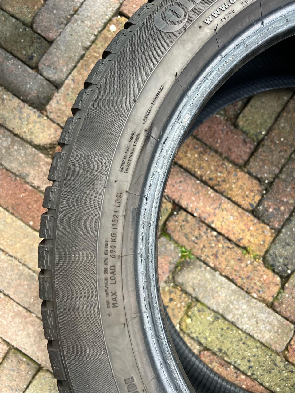 Continental winterbanden TS 830 215/50/17