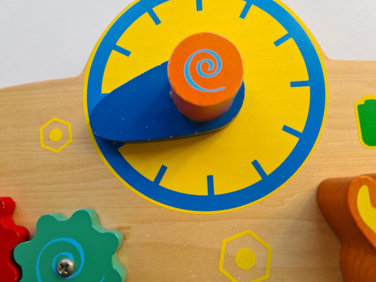Primi Passi houten activiteitenbord in Garage-thema