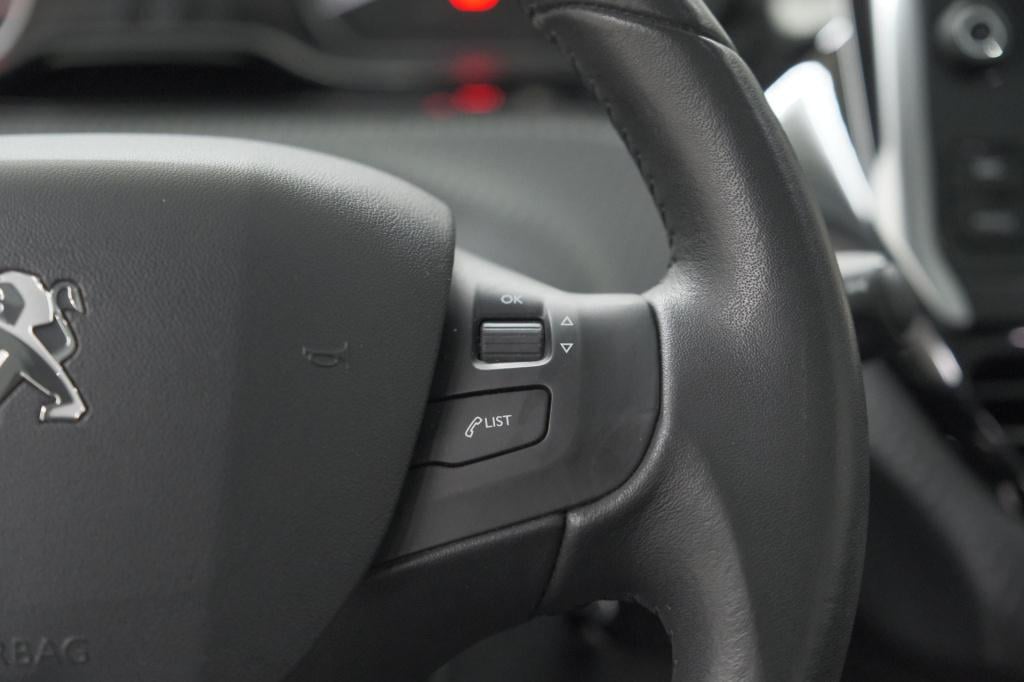 Peugeot 2008 puretech 110 blue lion | trekhaak | apple carplay | panoramada