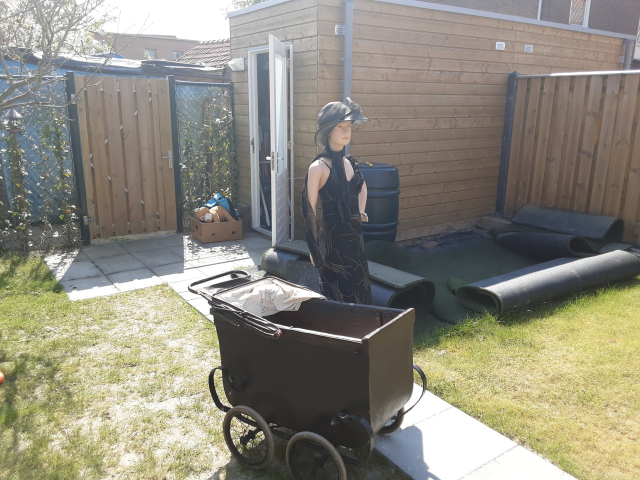 Heeeeele oude kinderwagen