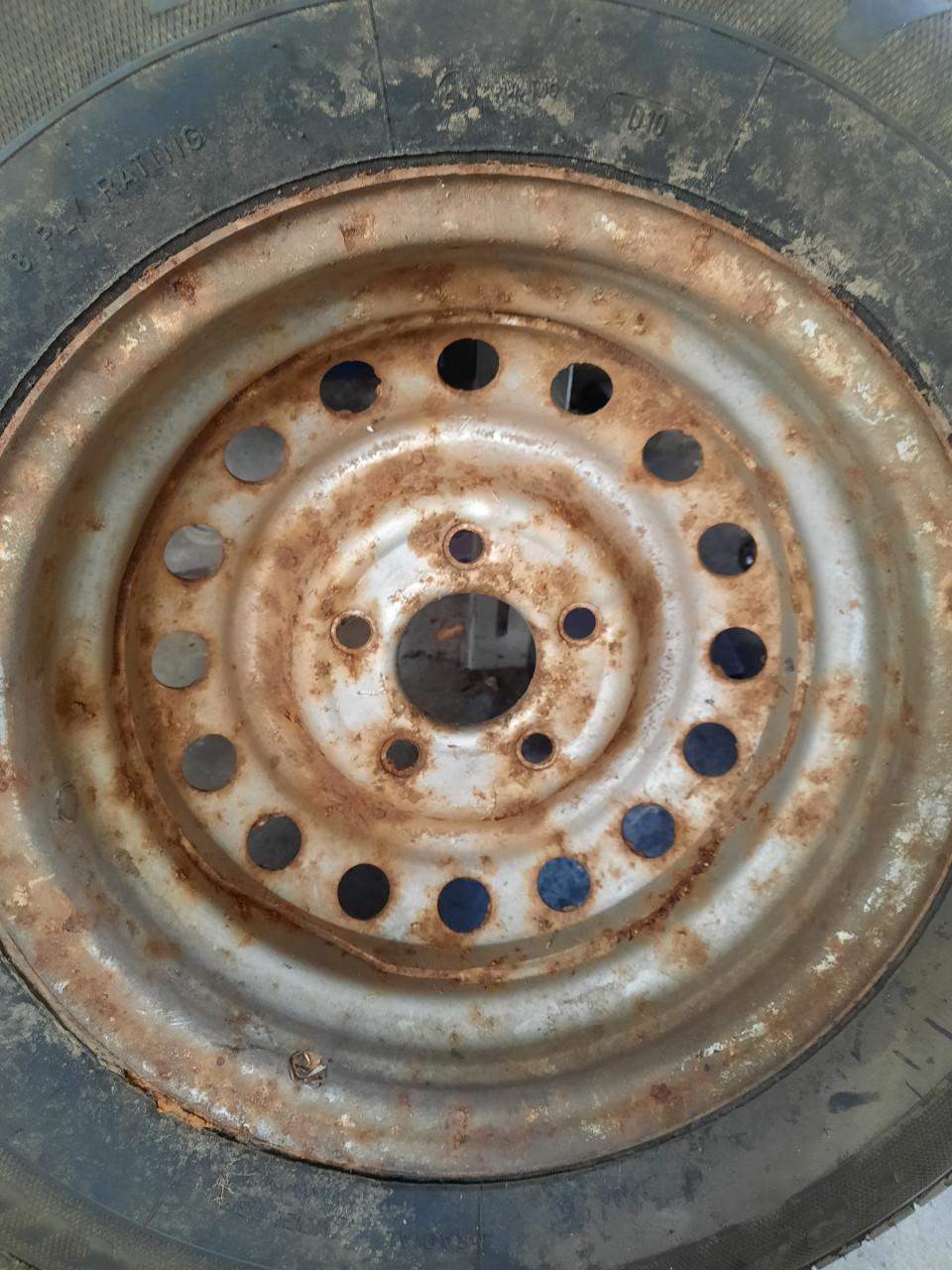 Diverse banden, velgen, spatborden aanhanger aanhangwagen kar trailer