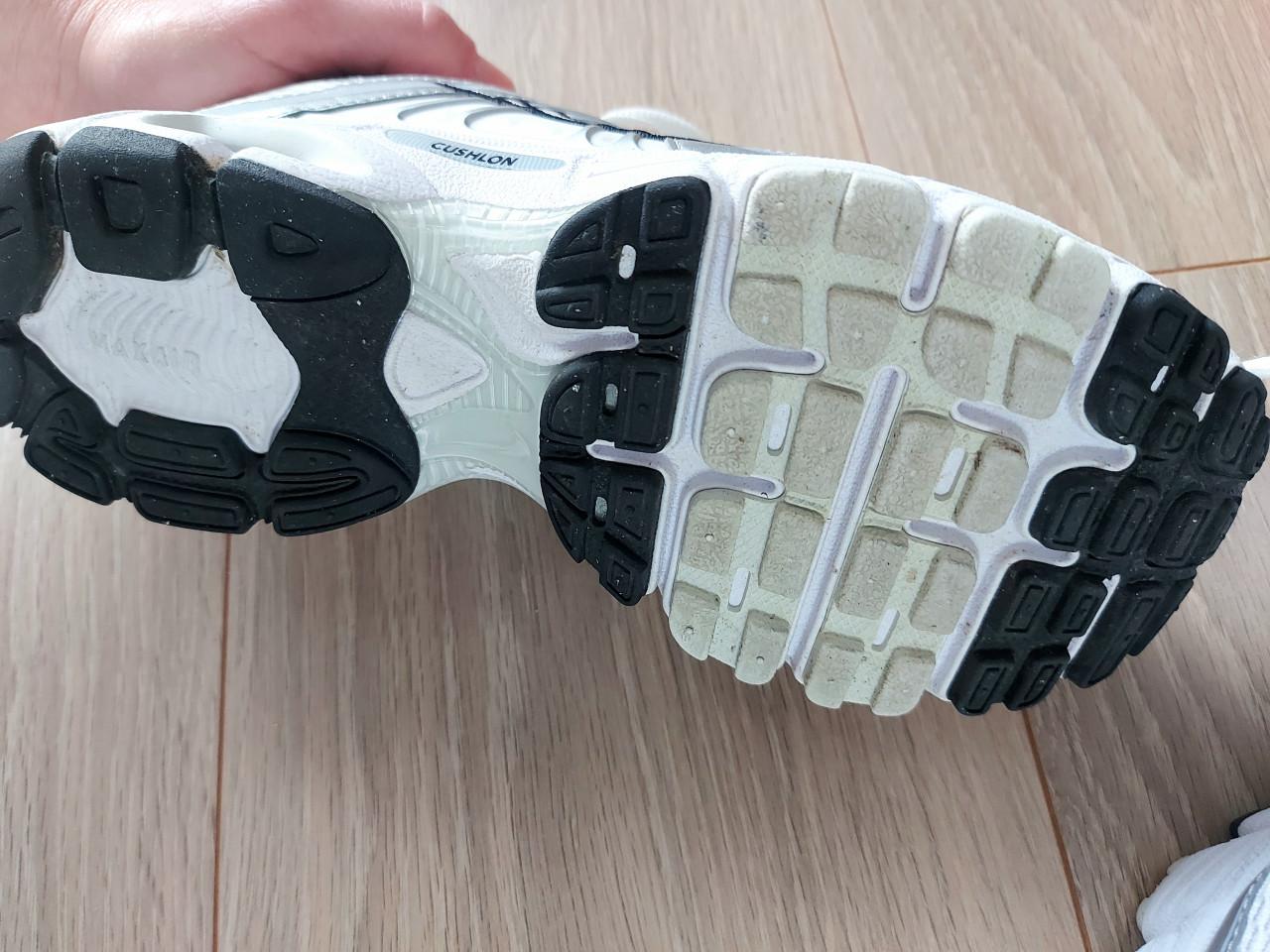 Nike air max moto 2k
