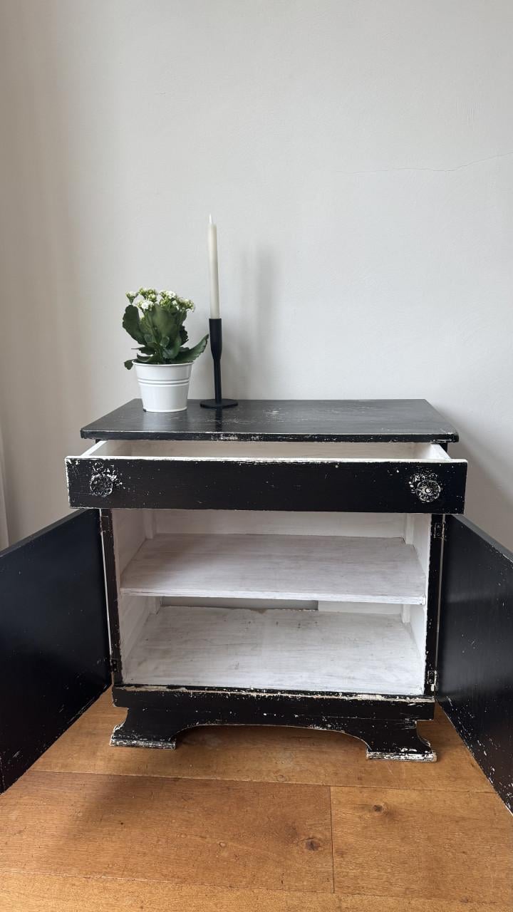 Uniek oud kastje
