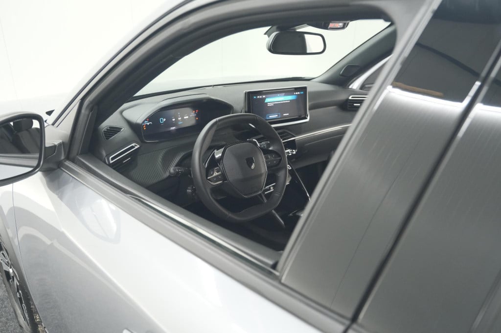 Peugeot 2008 1.2 hybrid 136 allure | 360 camera | dodehoekdetectie | naviga