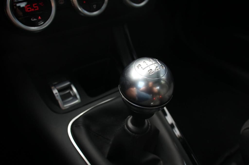 Alfa Romeo Giulietta 1.4 turbo turismo -170 pk - trekhaak - panoramadak - p