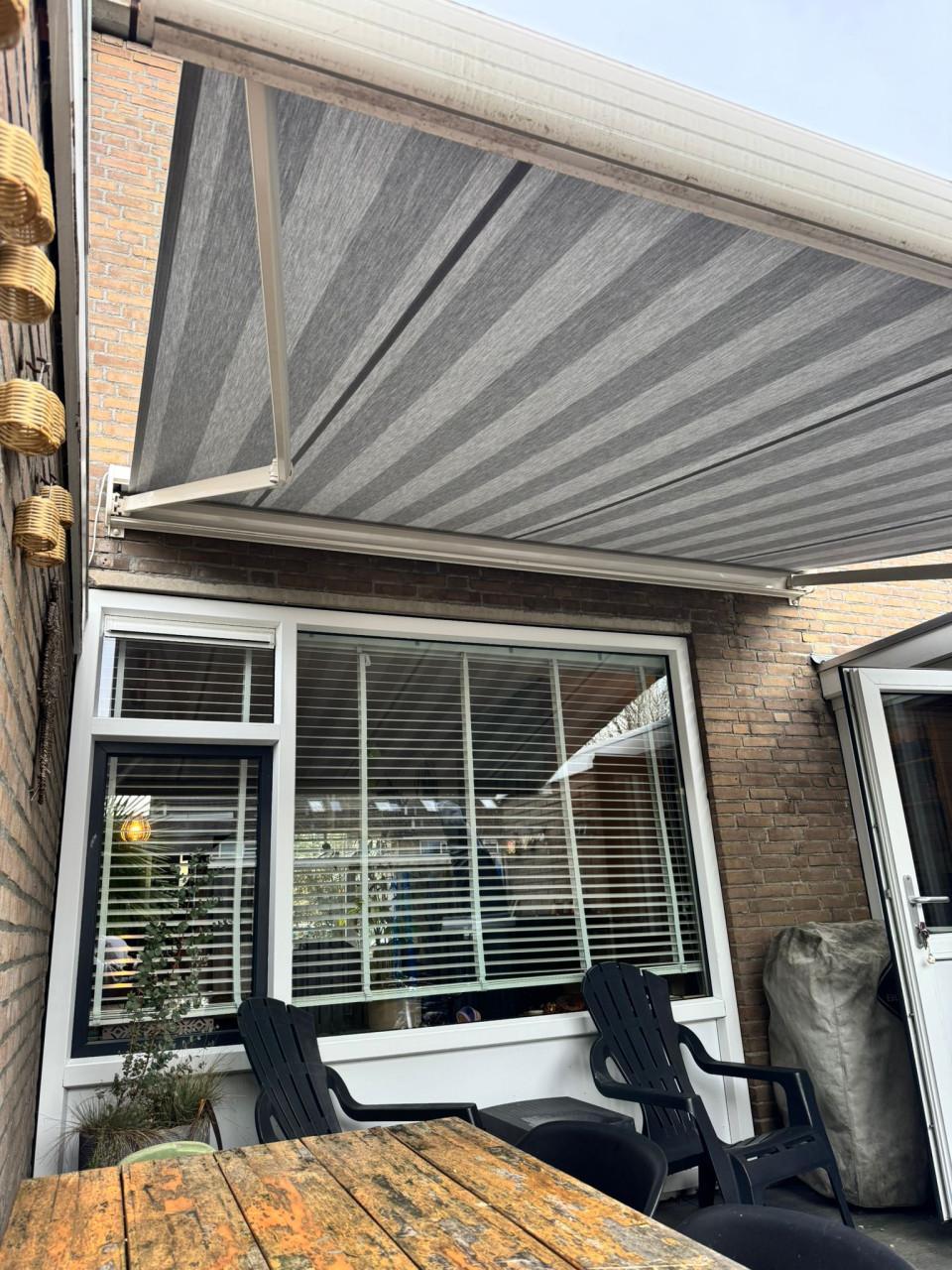 Elektrisch zonnescherm 350x280 cm