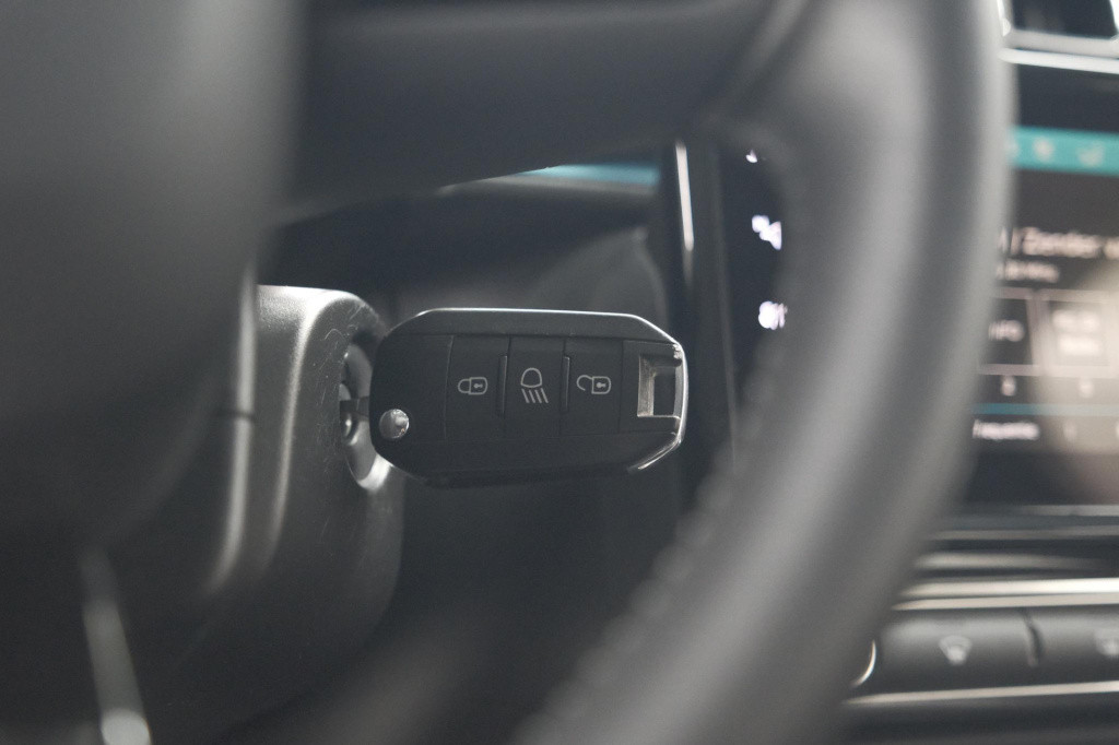 Citroen C3 puretech 110 shine | camera | navigatie | apple carplay | parkee