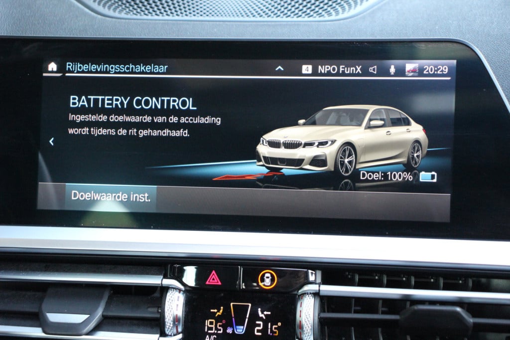 BMW 3-serie 330e high executive m-sport | schuifdak | laser | h&k | el. sto