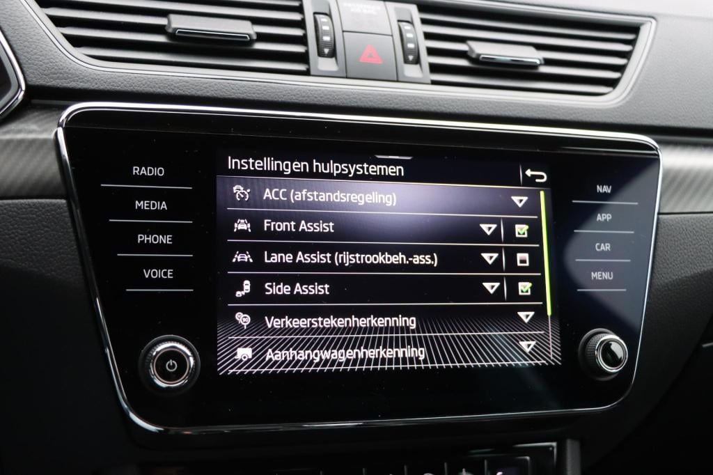 Skoda Superb combi 1.4 tsi iv sportline 218pk dsg6