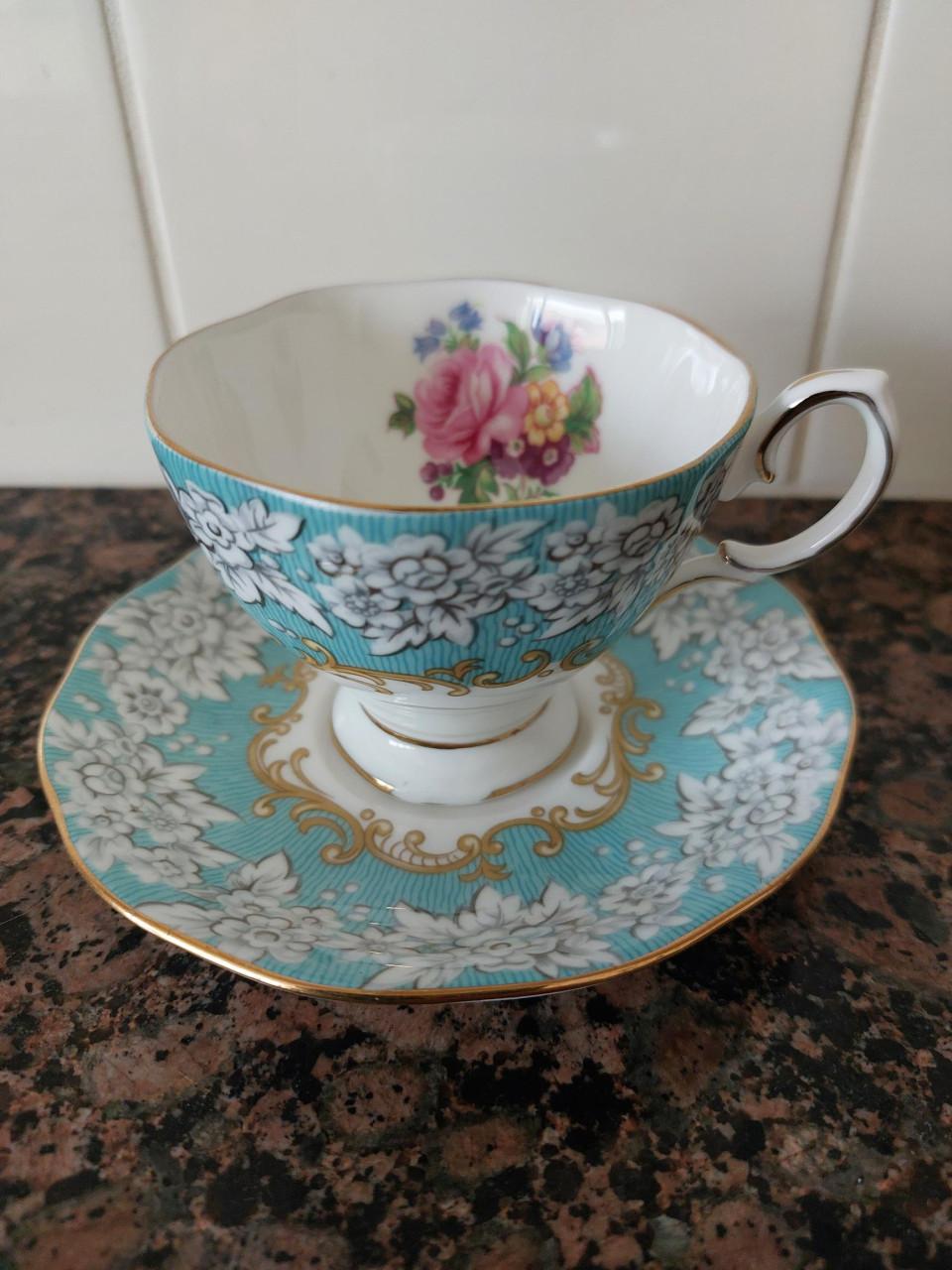 Royal Albert Enchantment kop en schotel i.z.g.st.
