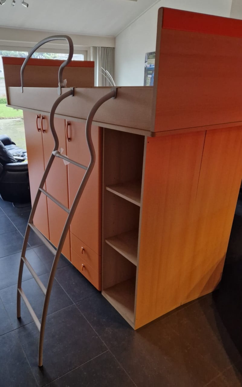 Hoogslaper met kasten