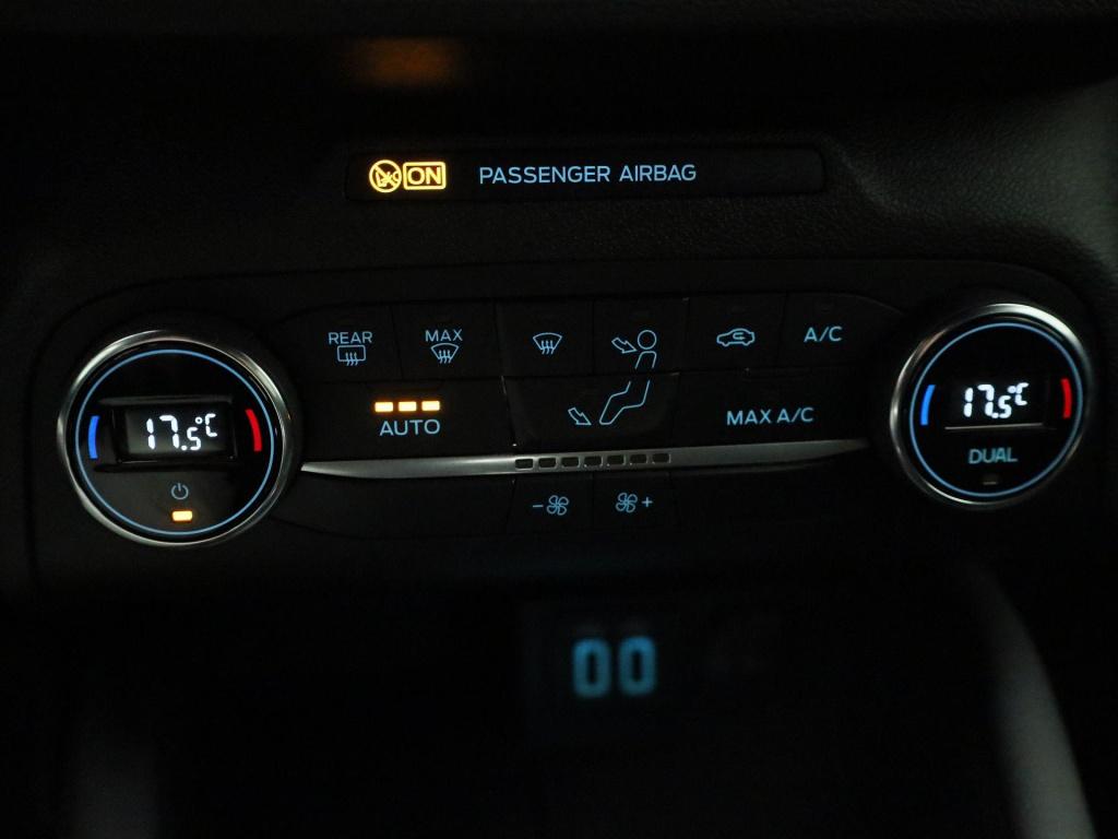 Ford Focus wagon 1.0 ecoboost hybrid st line x business trekhaak - all-weat