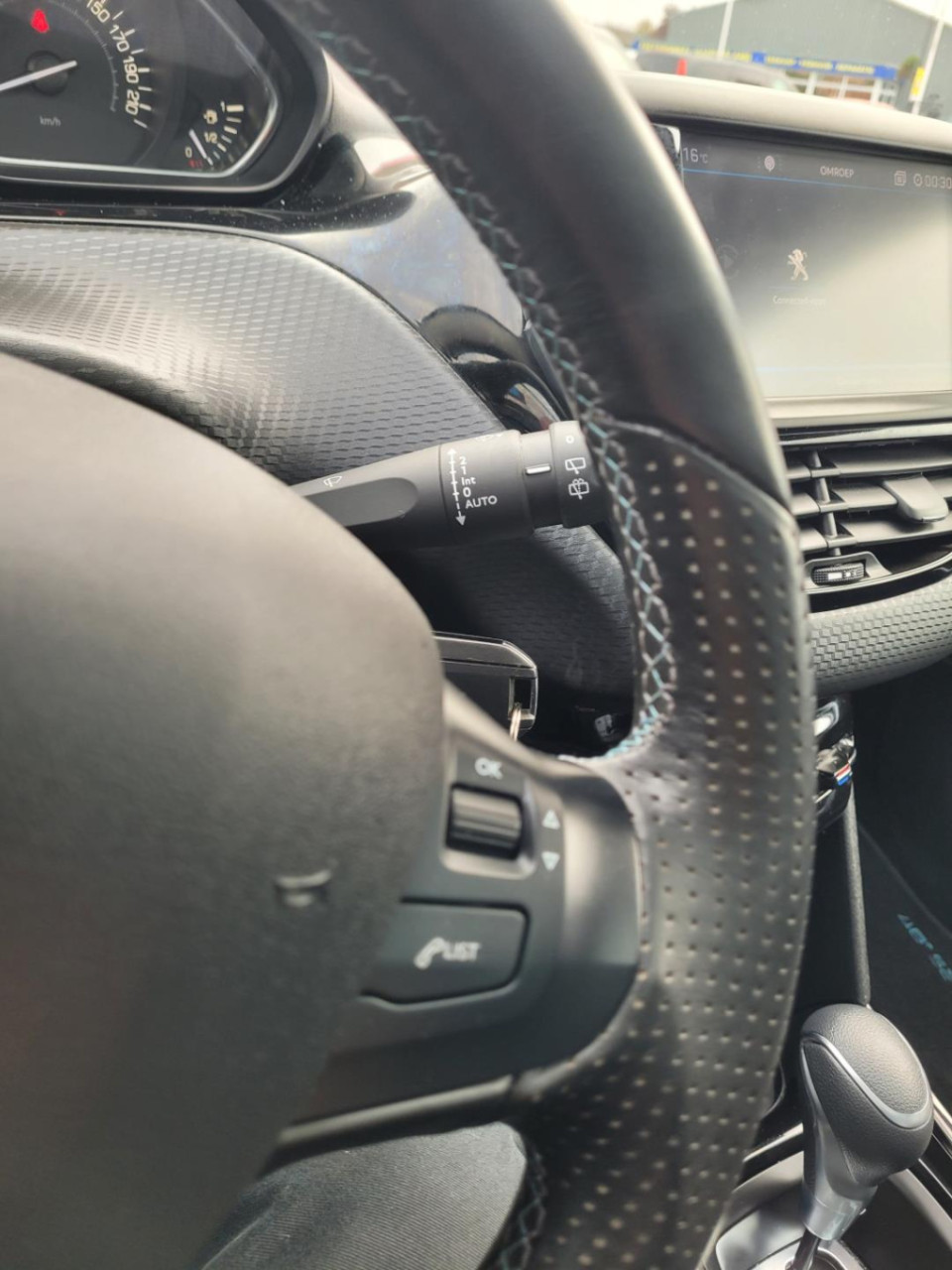 Peugeot 2008 1.2 puretech allure crossway treekhak alcantara leer / navigat