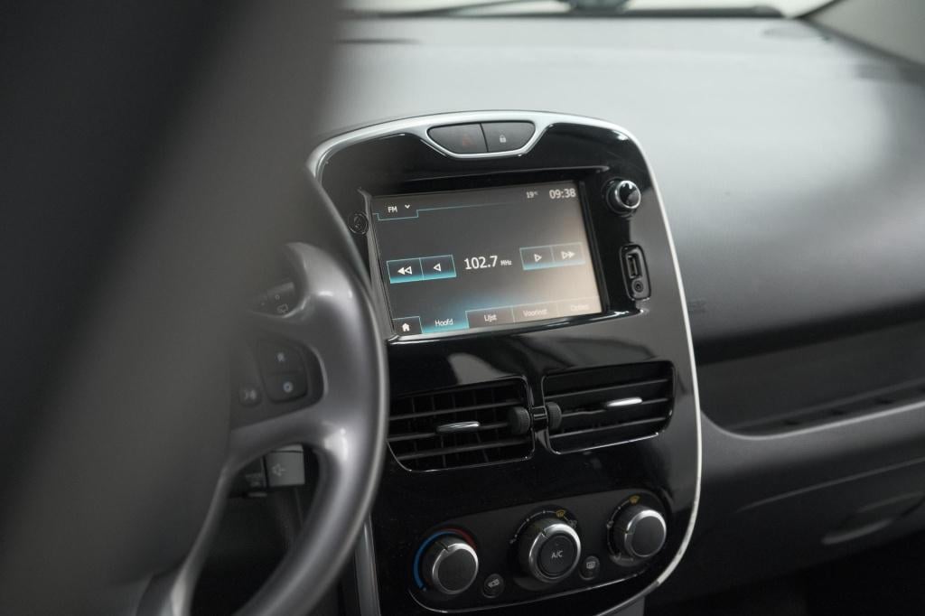 Renault Clio estate tce 90 limited | parkeersensoren | navigatie | airco