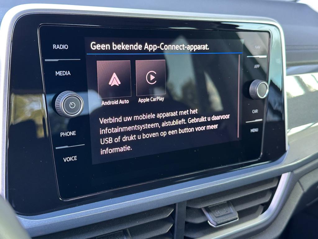 Volkswagen T-roc 1.5 tsi 150pk dsg style | trekhaak | navi | iq light | ada