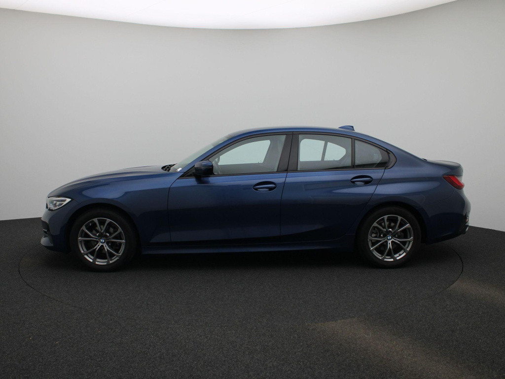 BMW 3-serie 318i business edition | automaat | lmv | half leder | virtual c