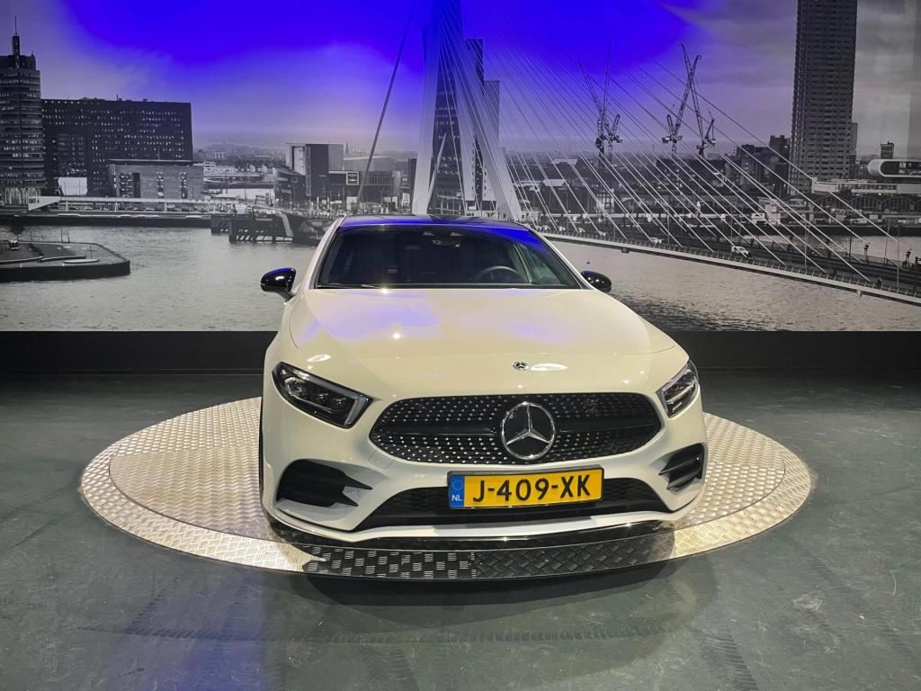 Mercedes-Benz A-Klasse 180 business solution amg *nl auto*led*pano*camera*