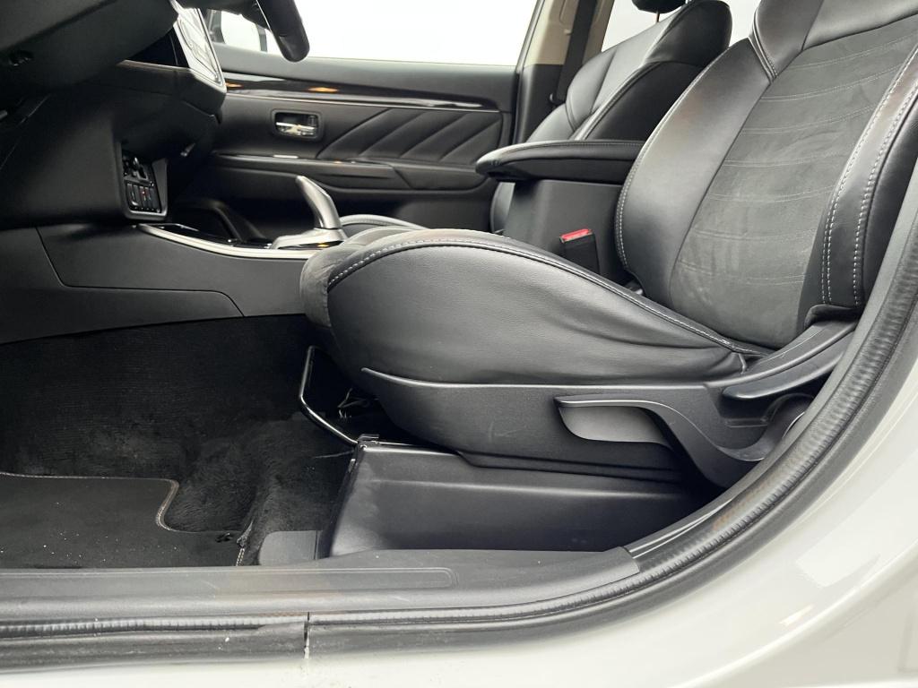 Mitsubishi Outlander 2.4 phev intense+ incl. trekhaak!