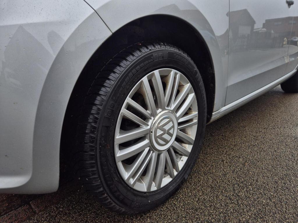 Volkswagen UP! 1.0 cup up! bluemotion / stoelverwarming / cruisecontrol / p