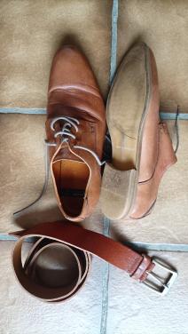 Nette (veter) herenschoenen van leer van Sacha, maat 41. Met riem.