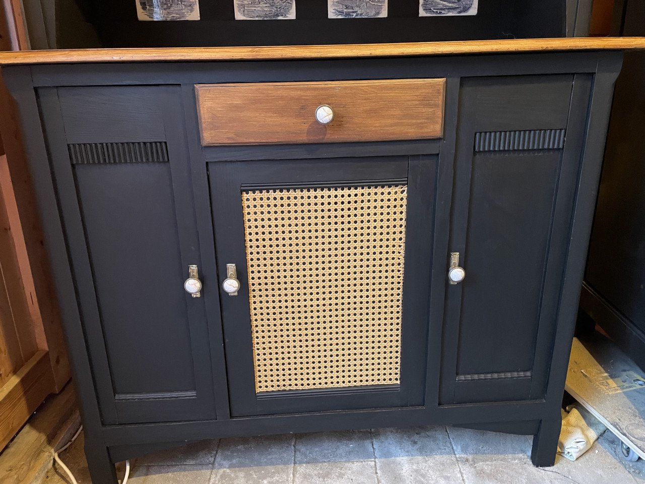 Ter koop: Unieke vintage Buffetkast met glas in lood